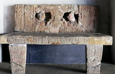 Tron 1 från Piedras Negras, Usamacinta, Guatemala, senklassisk period (600-900)